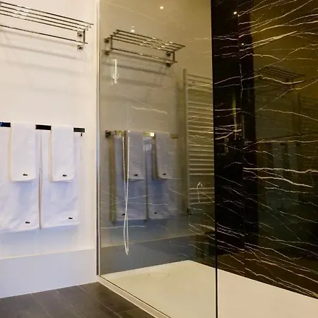 Apartmanhotel La Demeure Ile De Nantes 4*